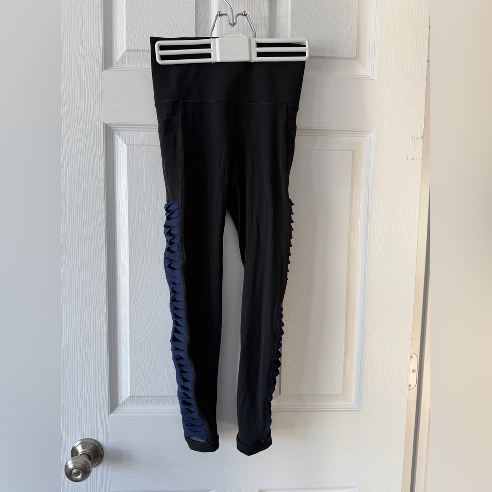 Athleta Salutation 7/8 Black Leggings with Navy Ruched Sides